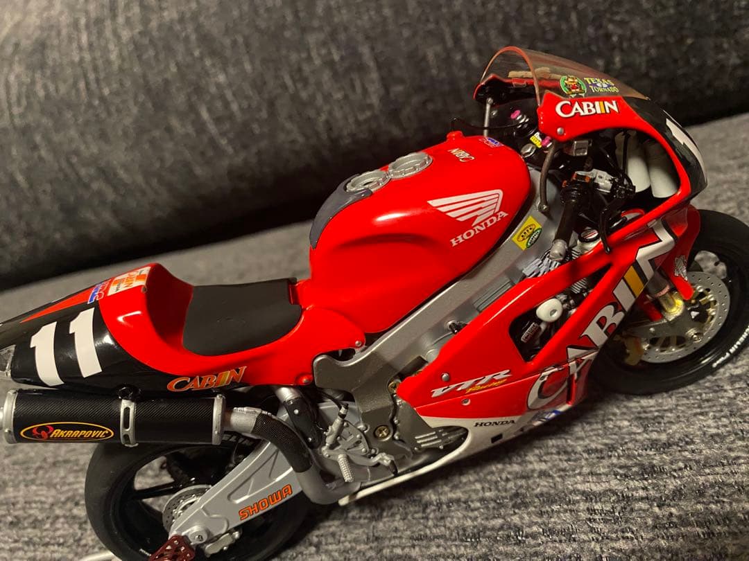 ミニチャンプス 1/12 HONDA VTR 1000 ヴァレンティノロッシ