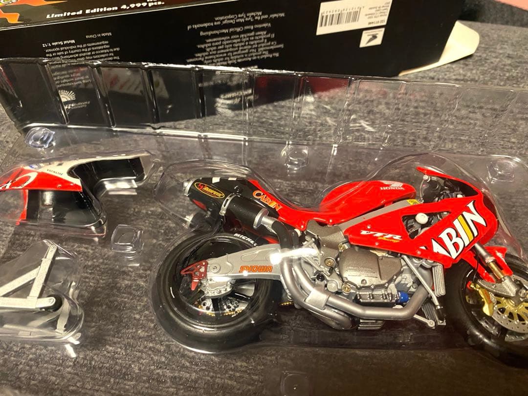 ミニチャンプス 1/12 HONDA VTR 1000 ヴァレンティノロッシ