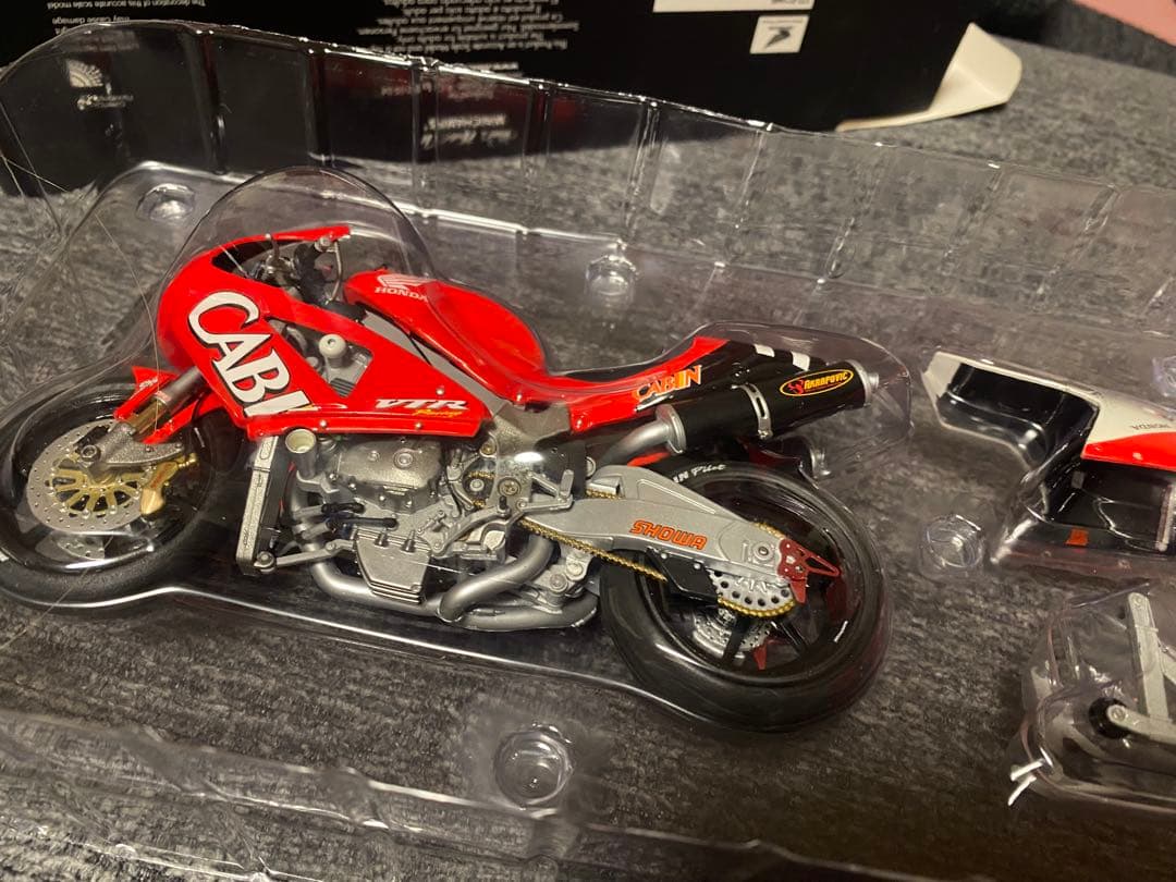 ミニチャンプス 1/12 HONDA VTR 1000 ヴァレンティノロッシ