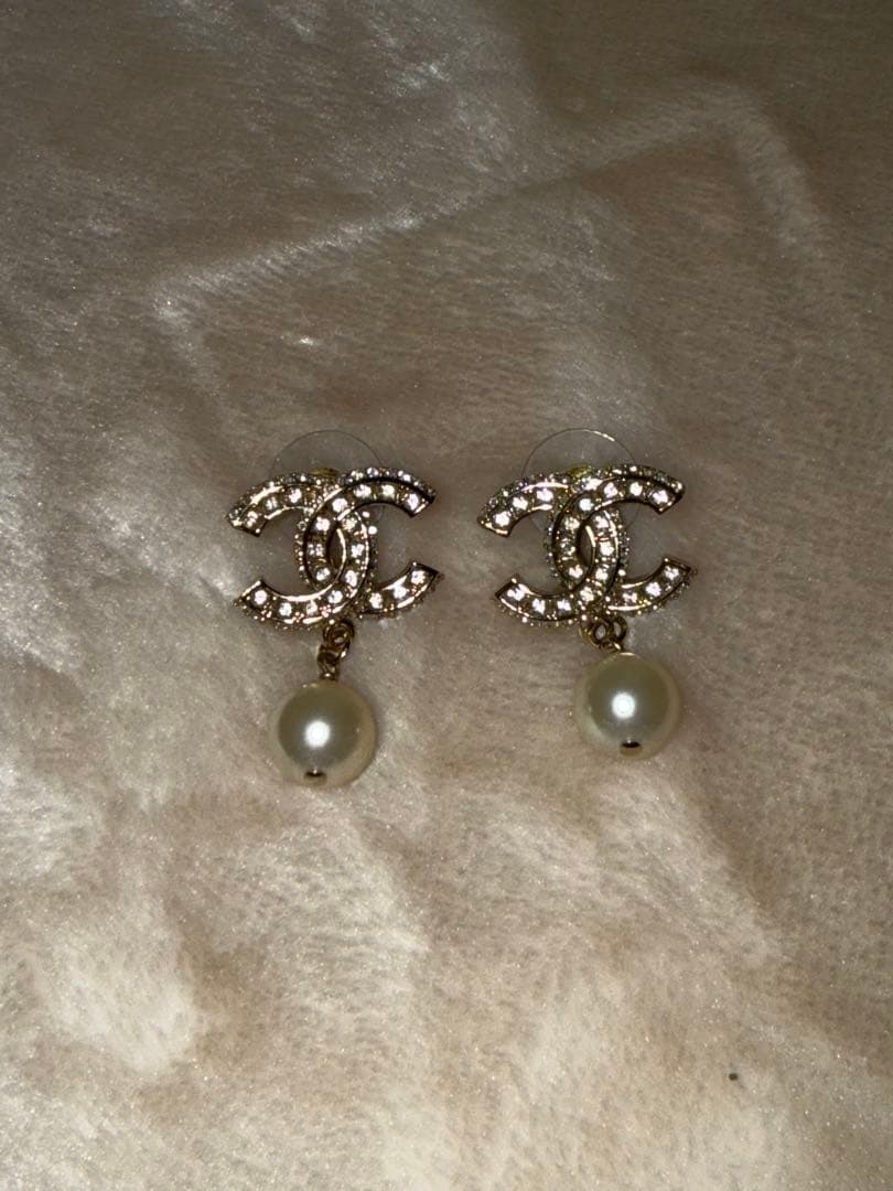 CHANEL パール付きロゴピアス　美品