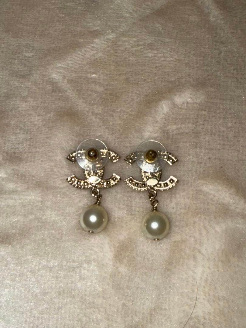 CHANEL パール付きロゴピアス　美品