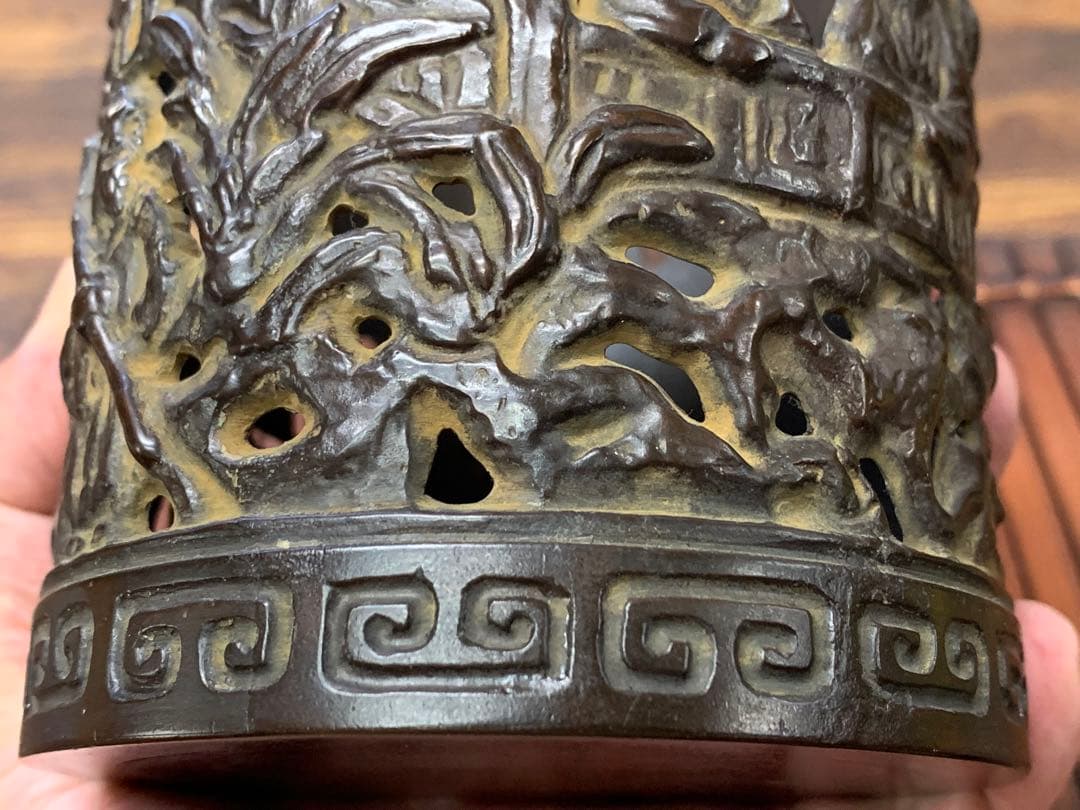 中国？ビンテージ　真鍮製　繊細な透かし彫り　仏閣仙人　筆立　一点物