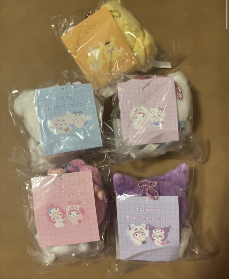 ちいかわ　サンリオ　マスコットホルダー