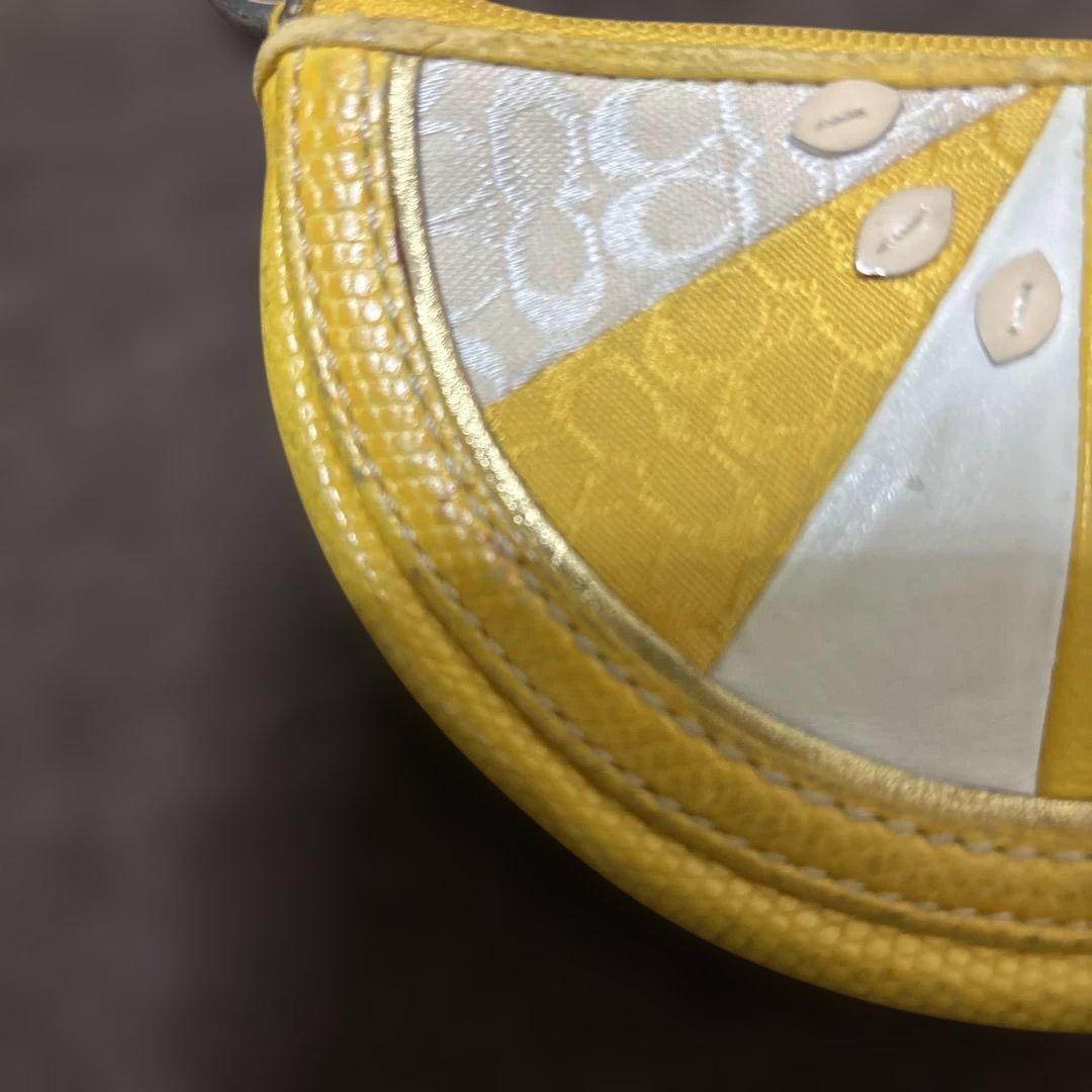 coachイエローフルーツモチーフケース