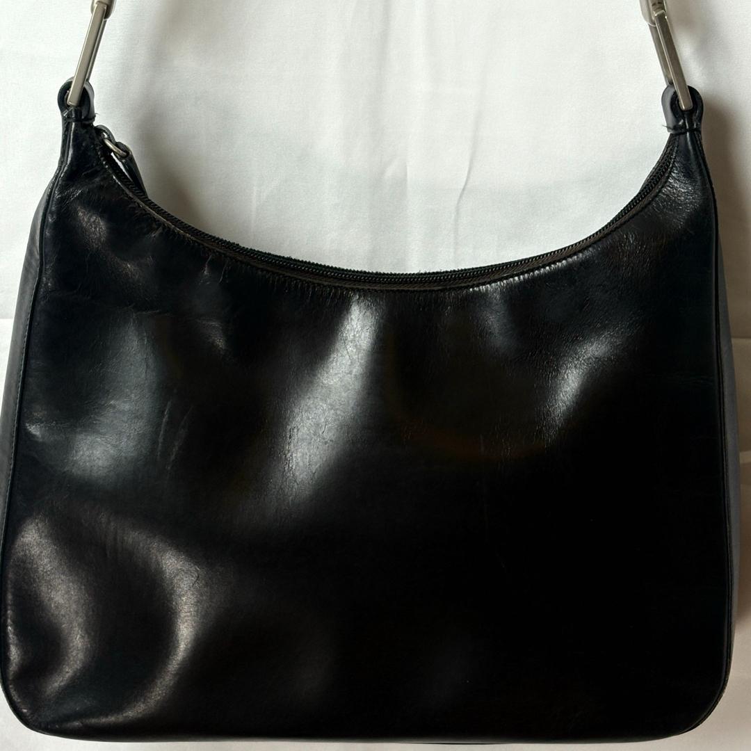 PRADAプラダ　レザー ショルダーバッグ黒プラハンドル 肩掛け シンプル