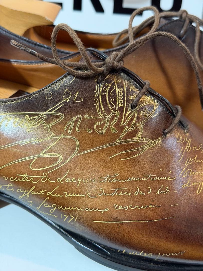 定価35万ベルルッティ アレッサンドロカリグラフィーレザーシューズ ゴールデン