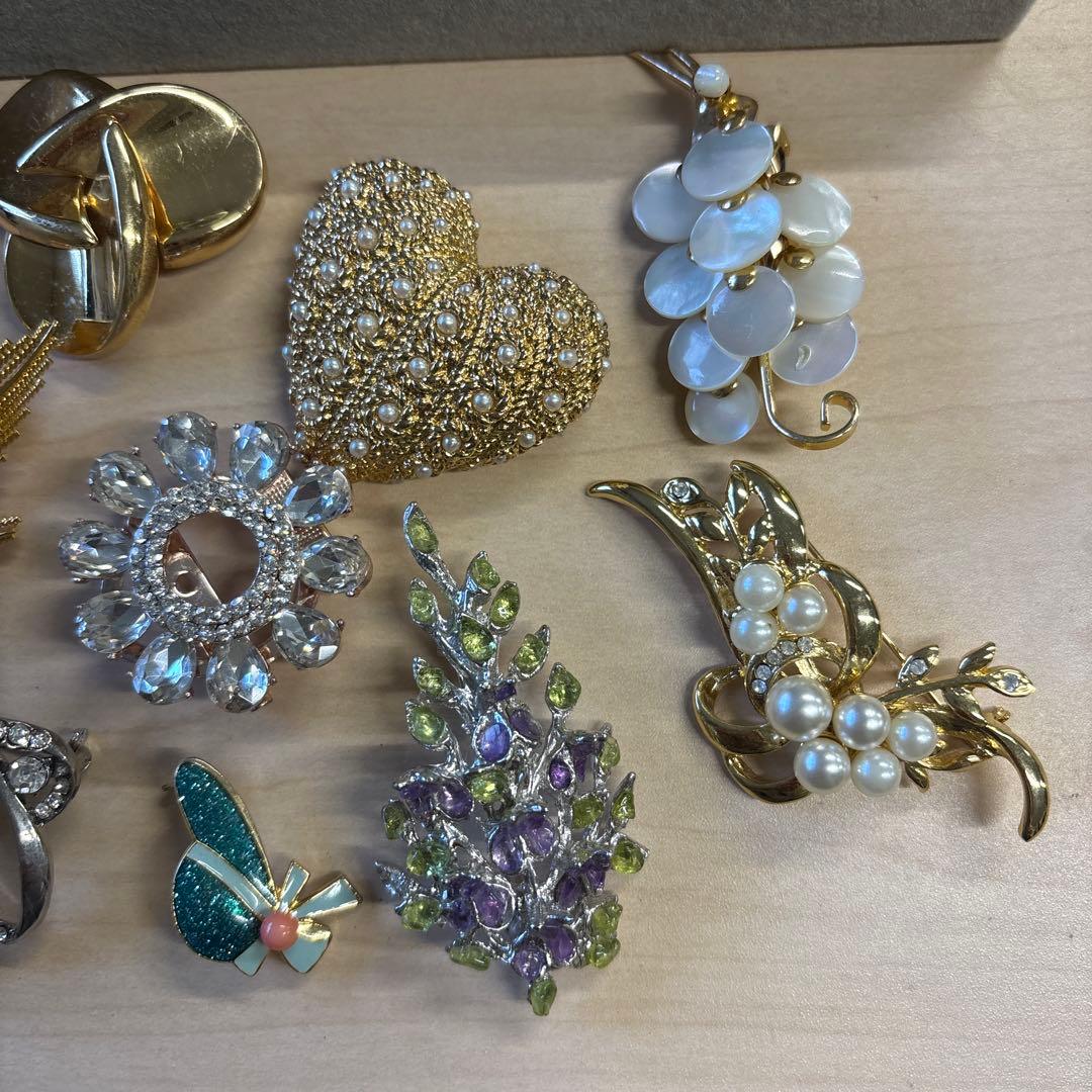 エレガントなヴィンテージブローチセット５８点♩