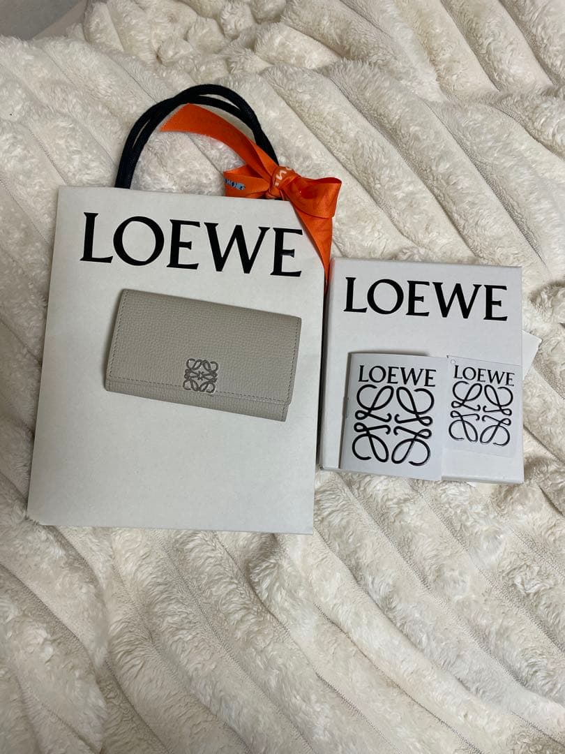 LOEWE ベージュ レザー キーケース