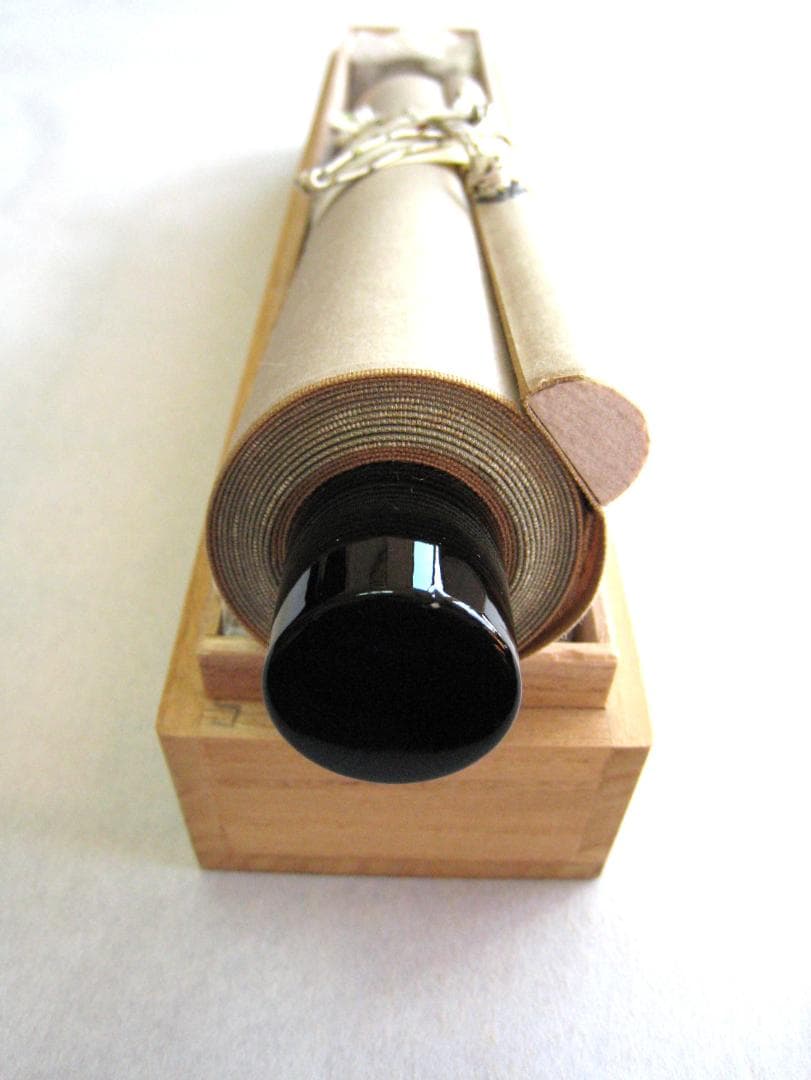 【真筆】茶掛け　山花開似錦◆大徳寺派 慈眼寺 前大徳 澤 梁堂　共箱・タトウ箱付