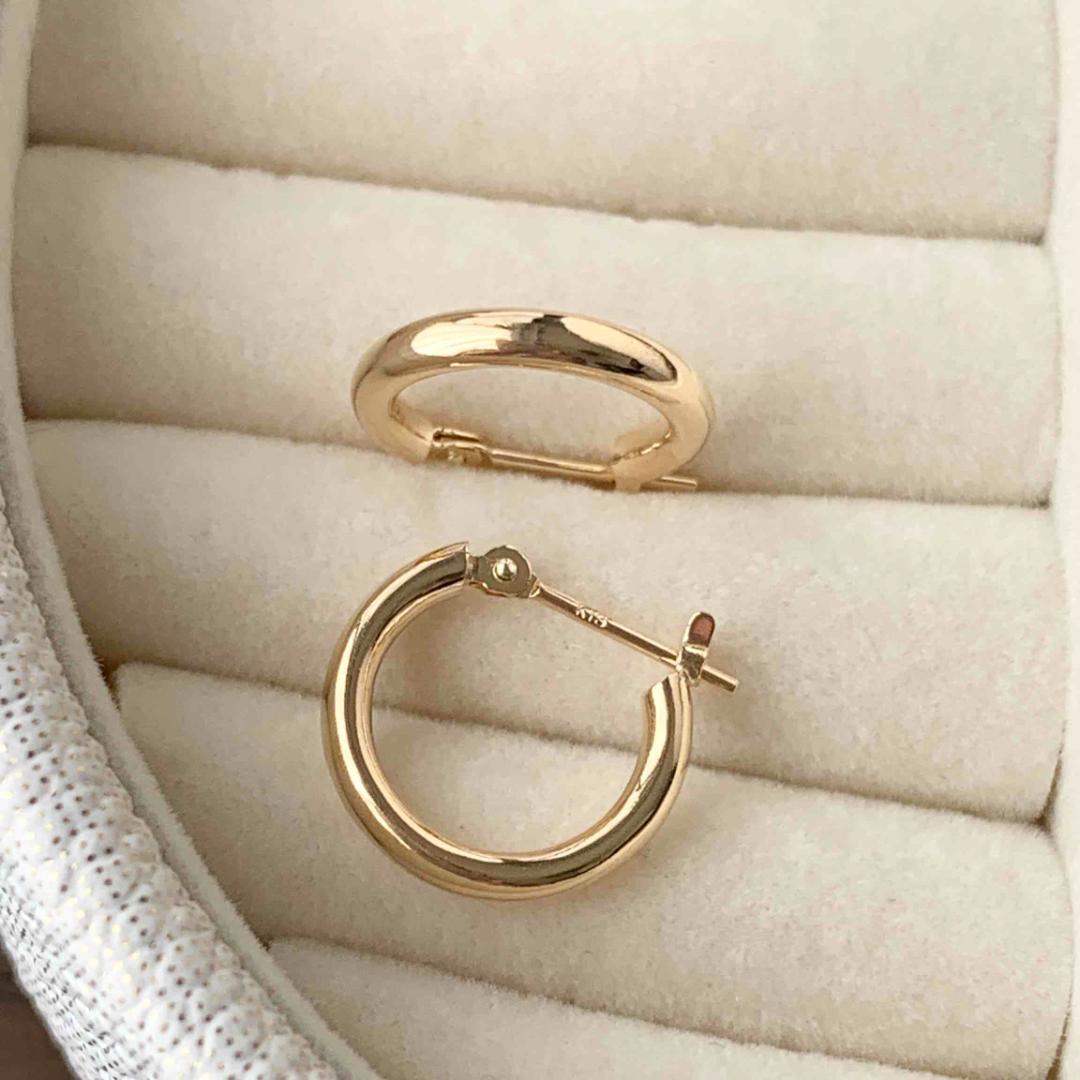 18金【2×13mm 定番フープピアス】イエローゴールド K18刻印入 新品！
