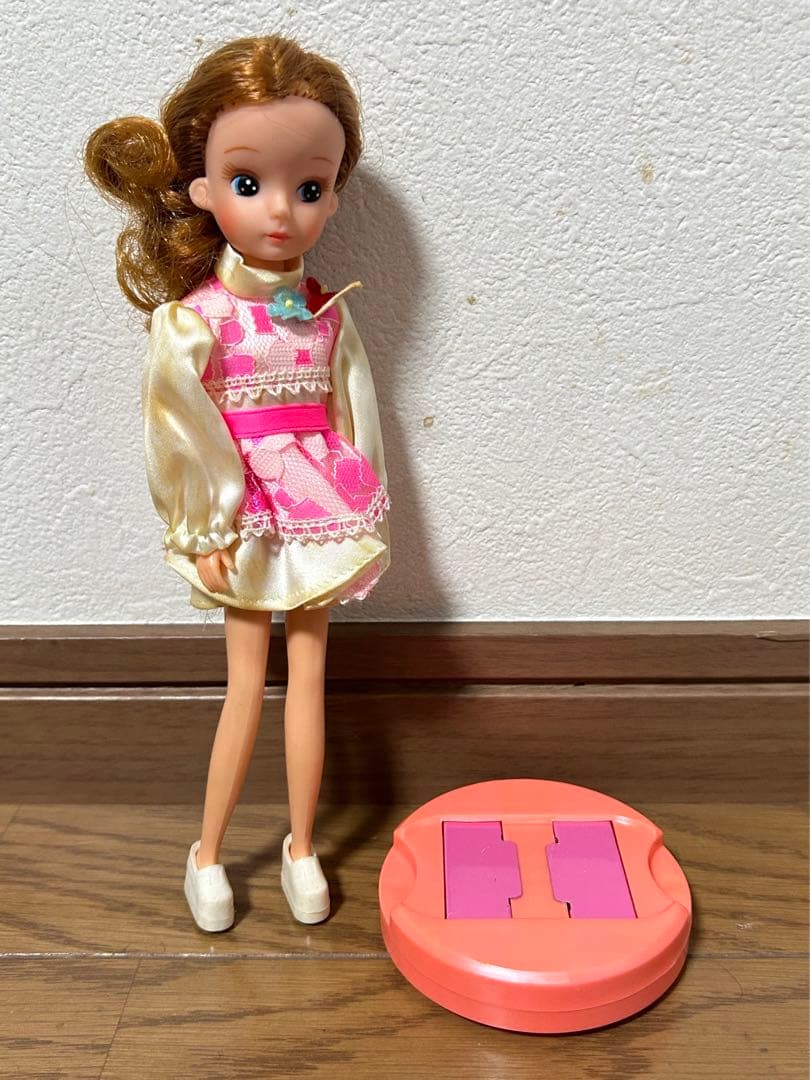 タカラ 2代目リカちゃん 中期 かわいいリカちゃん(黄色箱)