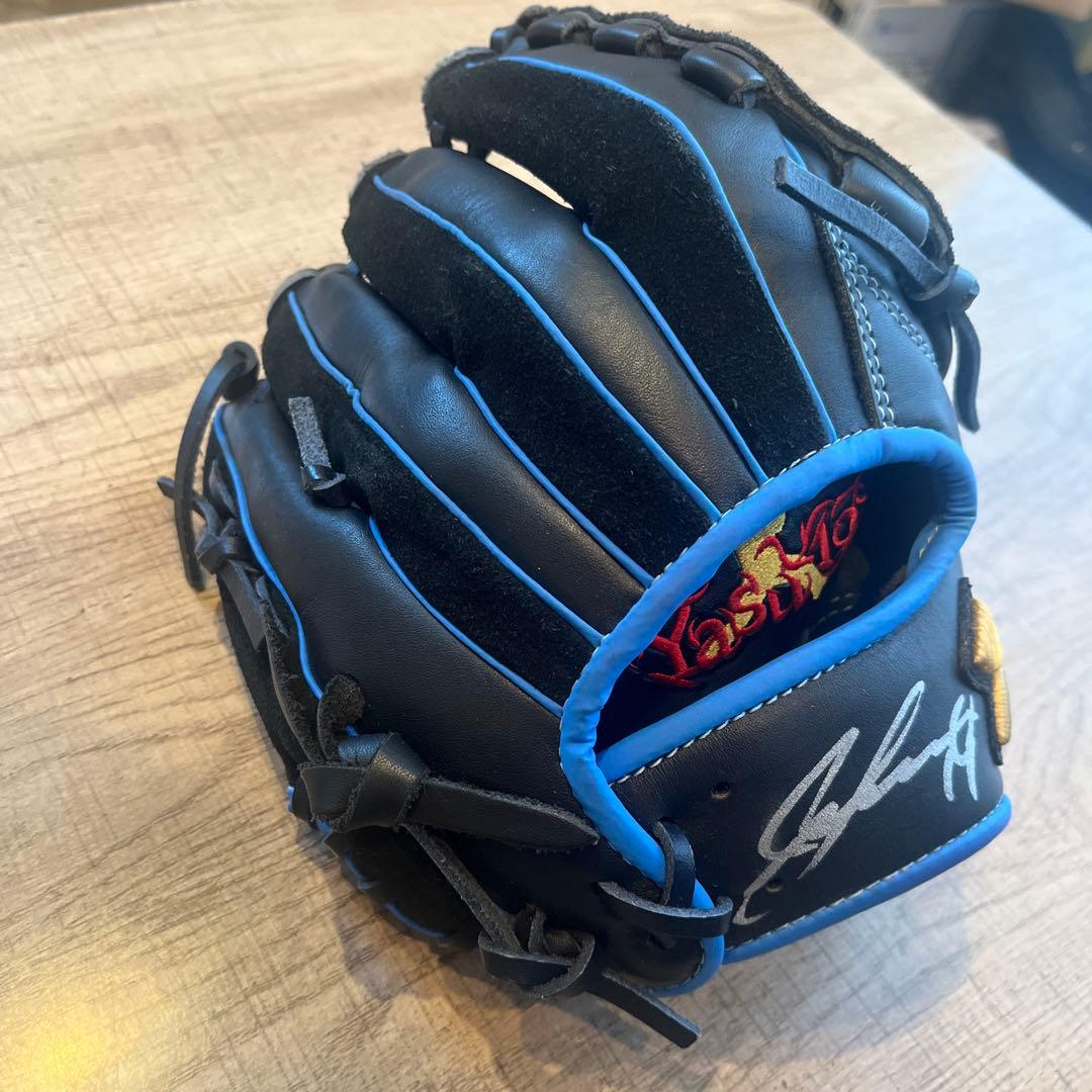 【非売品】山崎康晃選手モデル 抽選限定 野球用グローブ サイン入り 袋付き