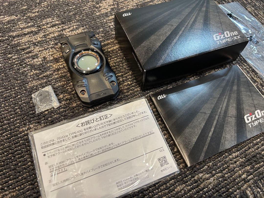 Gz One TYPE-XX 折りたたみ式携帯電話 本体