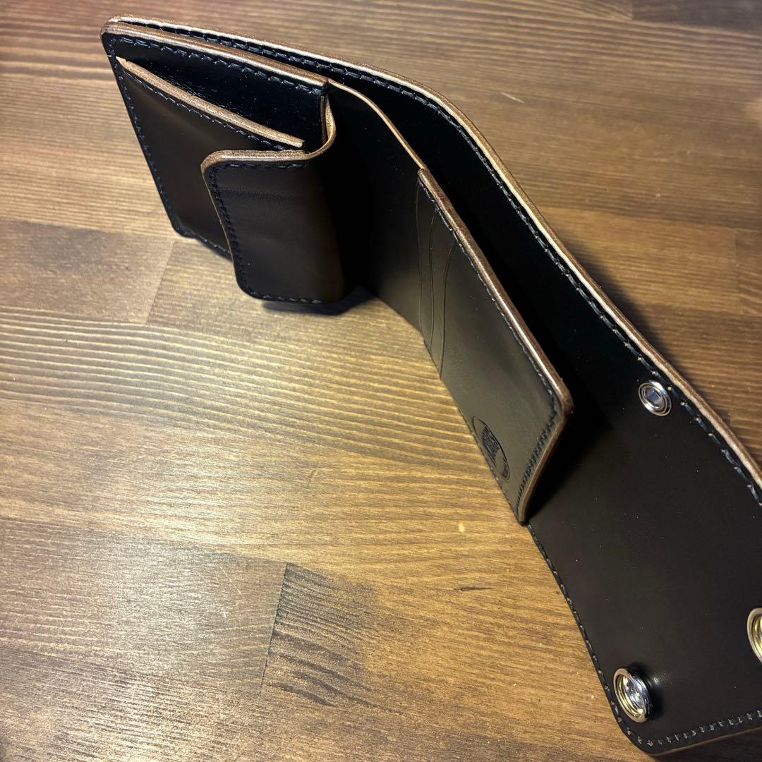 ショートトラッカーウォレット　MARYAM社　ホースバット　丘染めブラック　茶芯