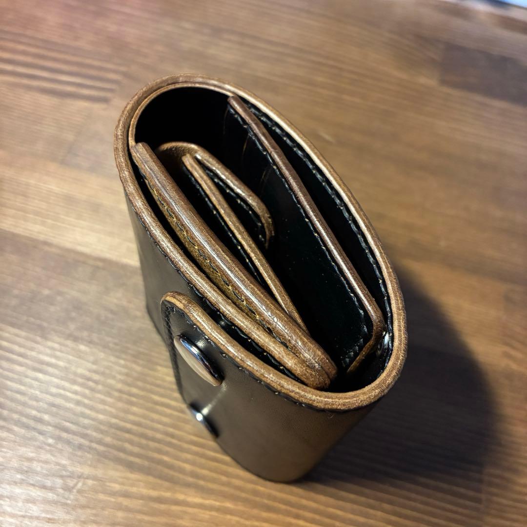 ショートトラッカーウォレット　MARYAM社　ホースバット　丘染めブラック　茶芯