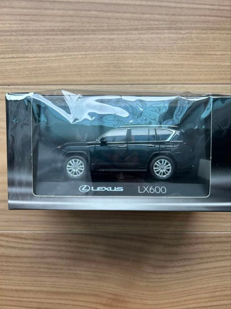 2026年卓上カレンダー付　レクサスLexus LX600 1/43 2台