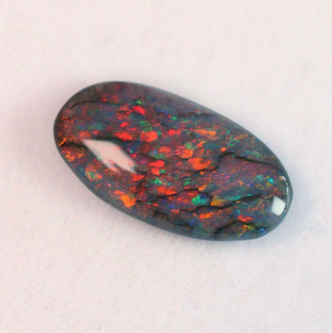 見上げた木の花　オーストラリア　ライトニングリッジ産　ブラックオパール