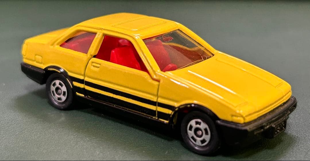 トミカ 黒箱67 トヨタ スプリンタートレノ 黄