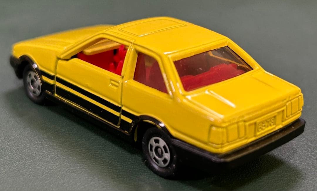 トミカ 黒箱67 トヨタ スプリンタートレノ 黄