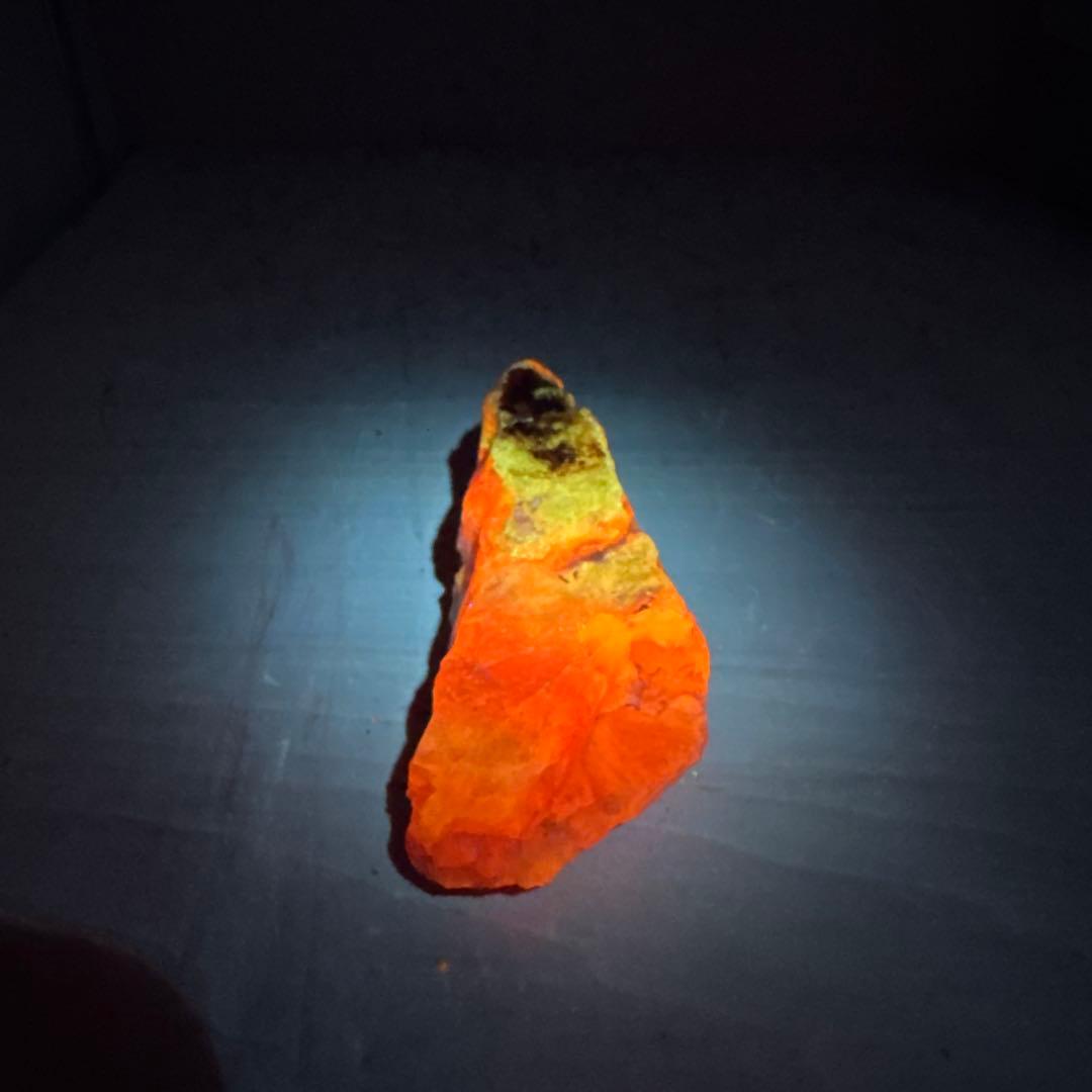 北海道石　然別オパール　蛍光オパール138g