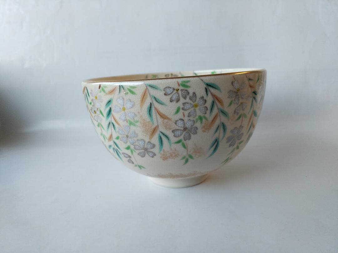 橋本紫雲 平安紫雲 色絵 柳桜文 茶碗 共箱 茶道具 茶器 抹茶碗 新品 です。