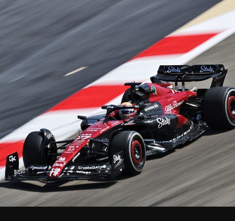 【希少】F1 Alfa Romeo 周冠宇 サイン入りポロシャツ