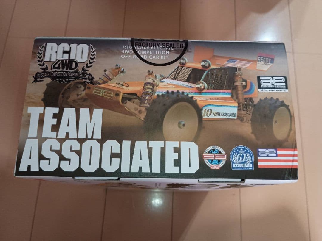 お値下げしました　RC10 4WD チーム　アソシエイテッド　新品　未開封