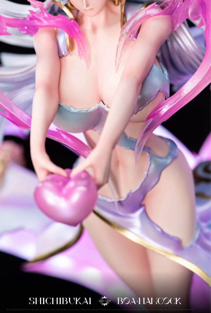 ワンピース　ボア・ハンコック　ガレージキッド　フィギュア　完成品　白色服