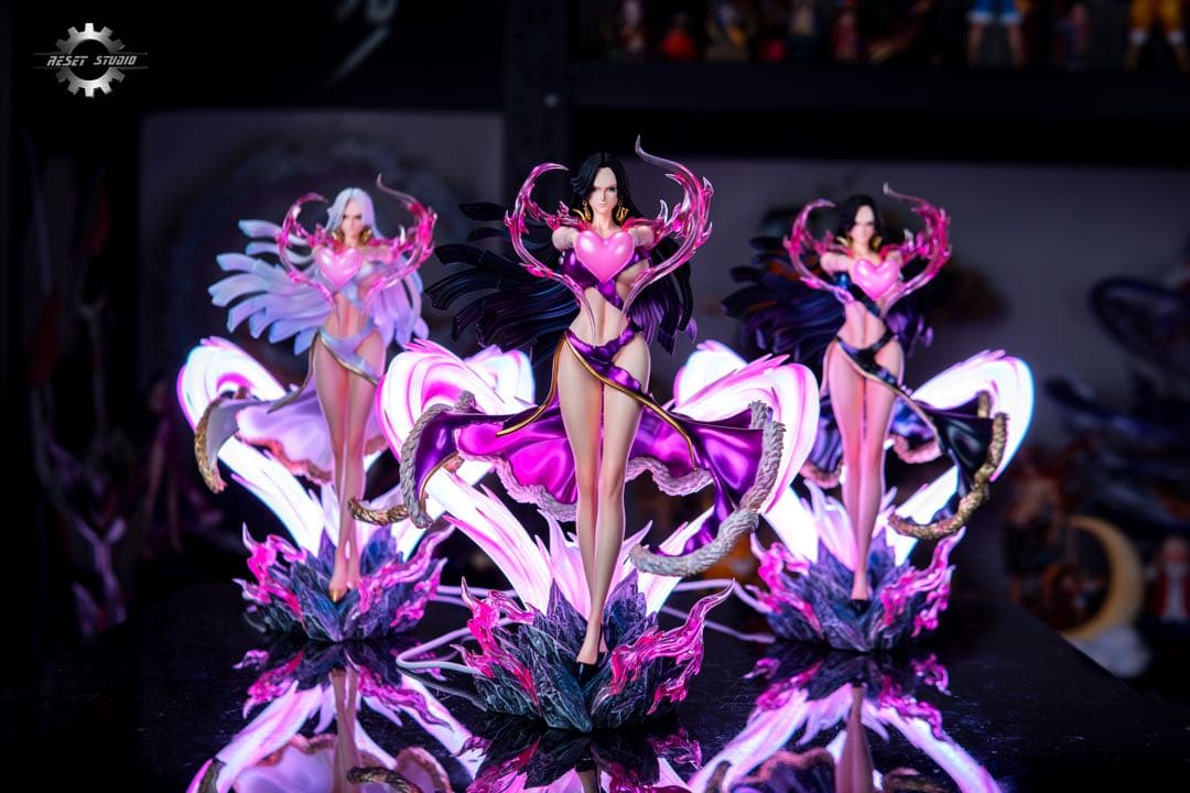 ワンピース　ボア・ハンコック　ガレージキッド　フィギュア　完成品　白色服