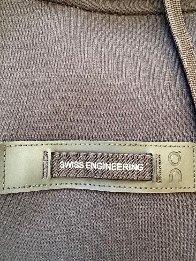 O n オン　パーカー　XLサイズ