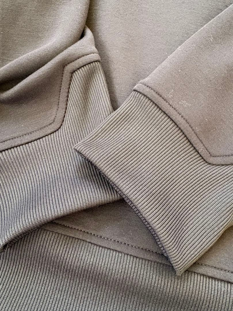 O n オン　パーカー　XLサイズ