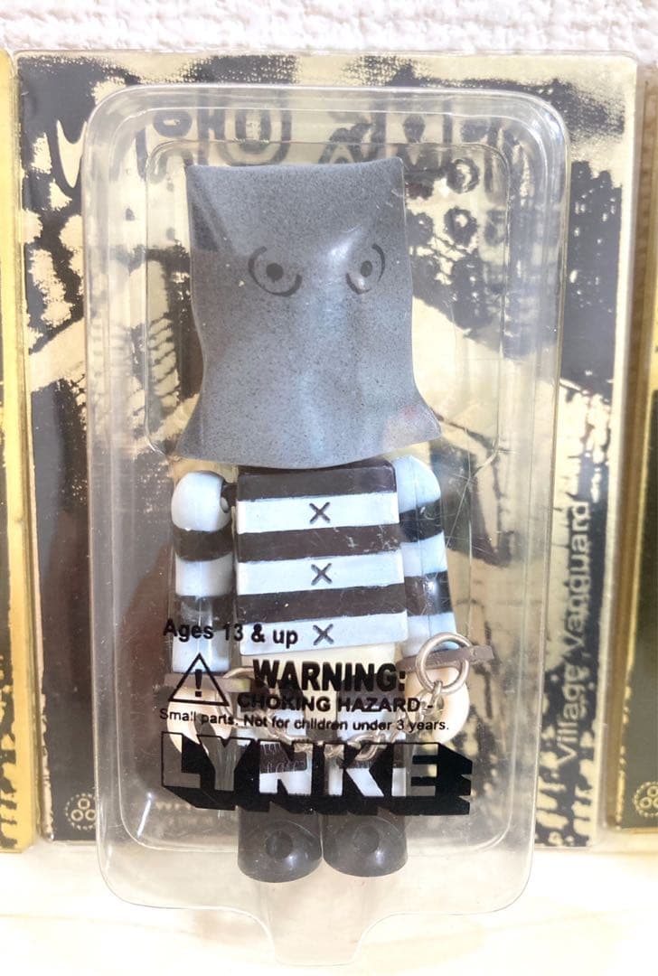 WHO AM I キューブリック 風フィギュア KUBRICK LYNKE 紙袋