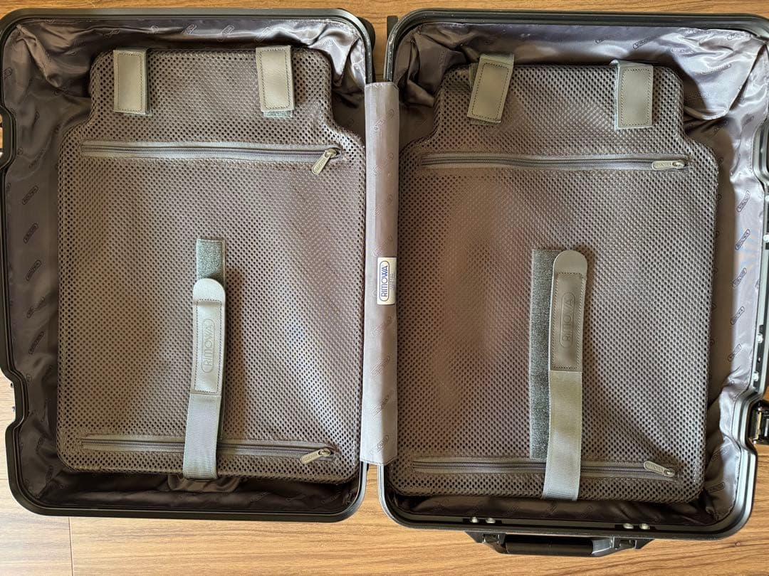 美品 リモワ トパーズ ステルス 34L 機内持ち込み 4輪 TSAロック