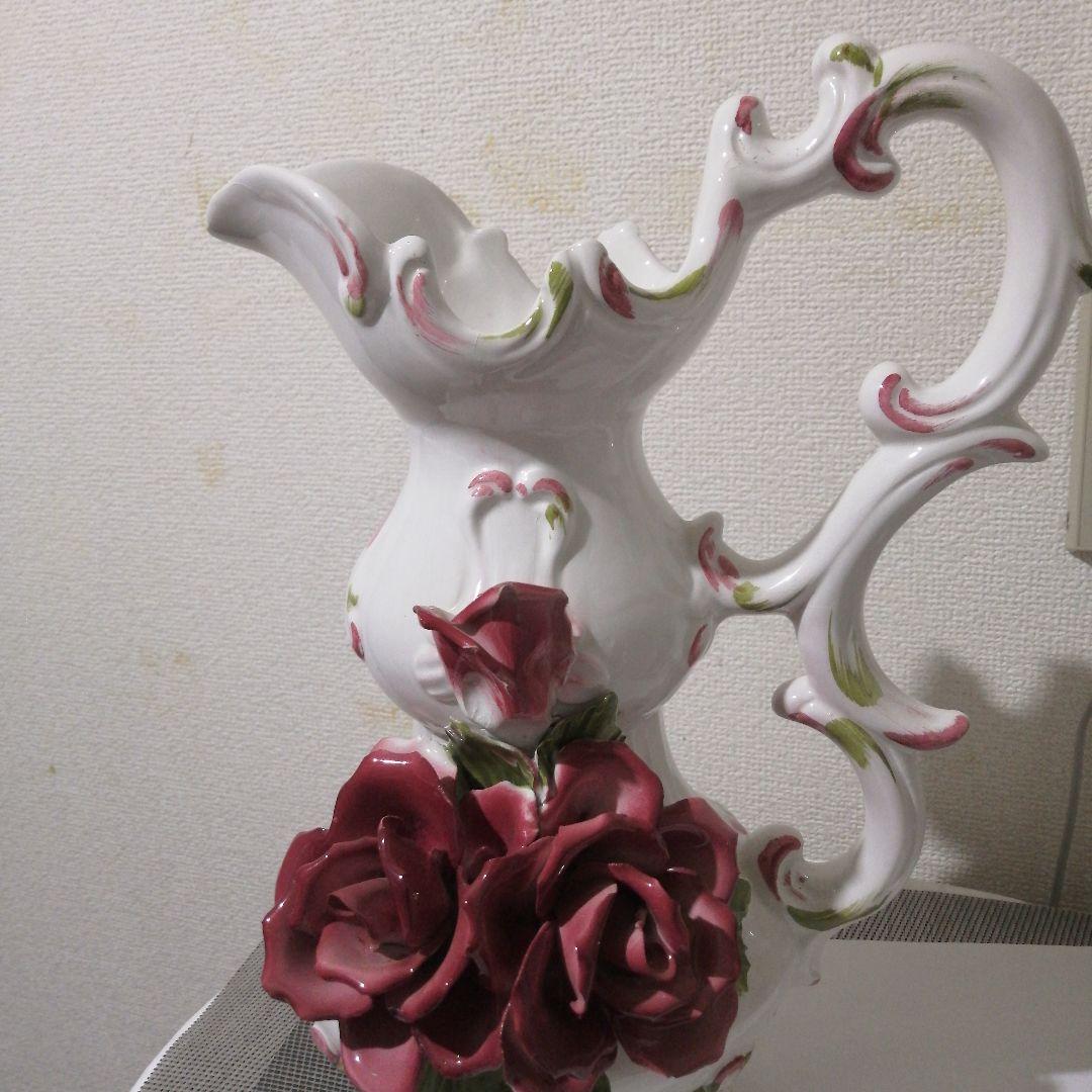 陶器製バラ装飾ピッチャー 高さ約30cmメイドインイタリア