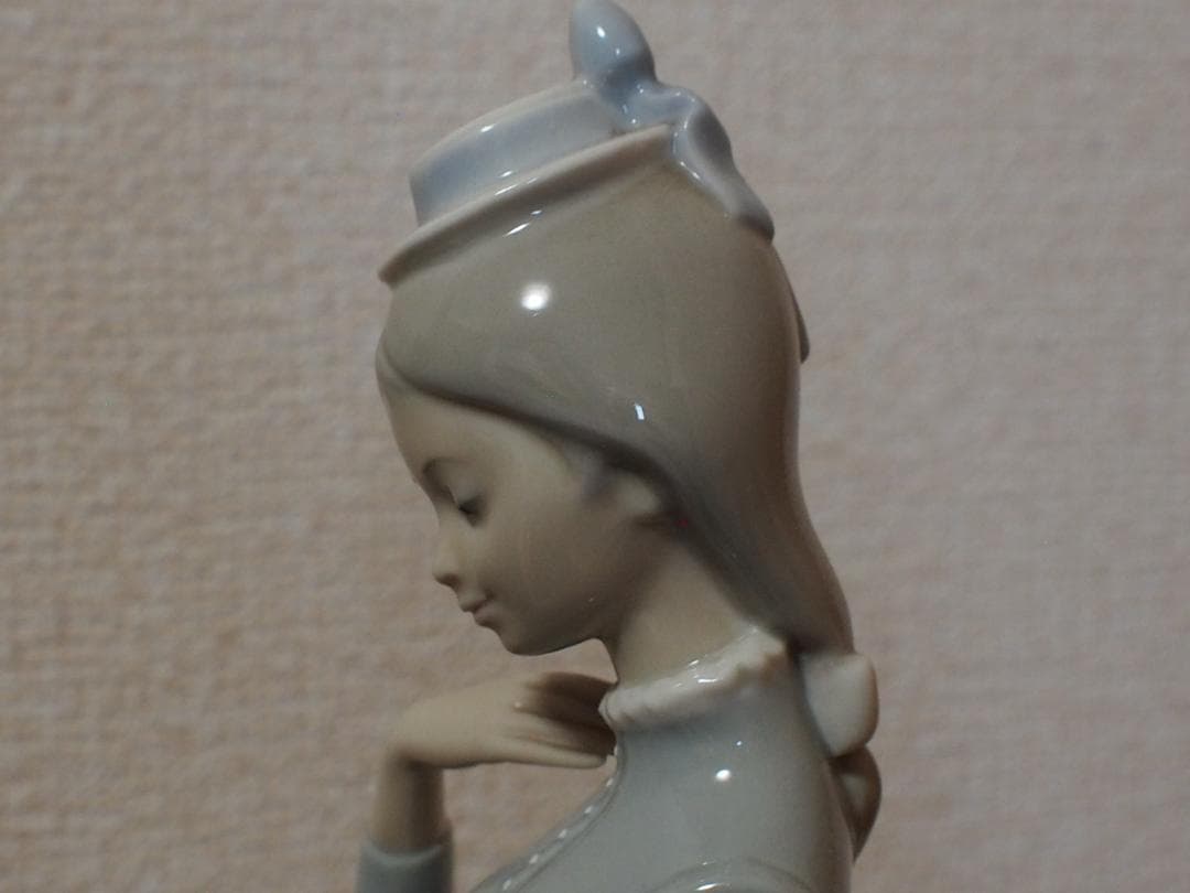 ★LLADRO社　リヤドロ　「仔犬を抱く女性」美品