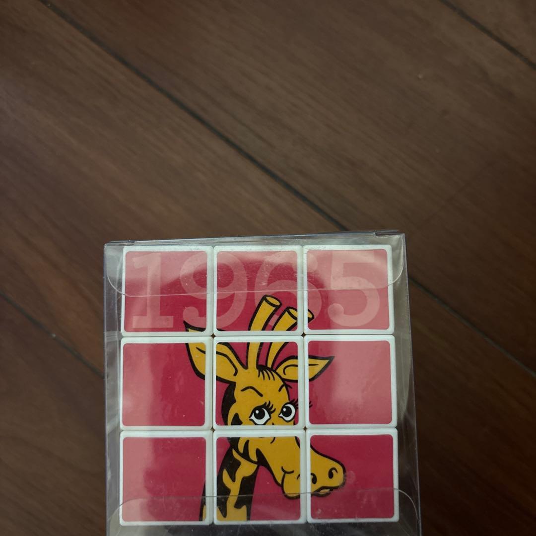 Toys R Us キリン　ルービックキューブ　非売品
