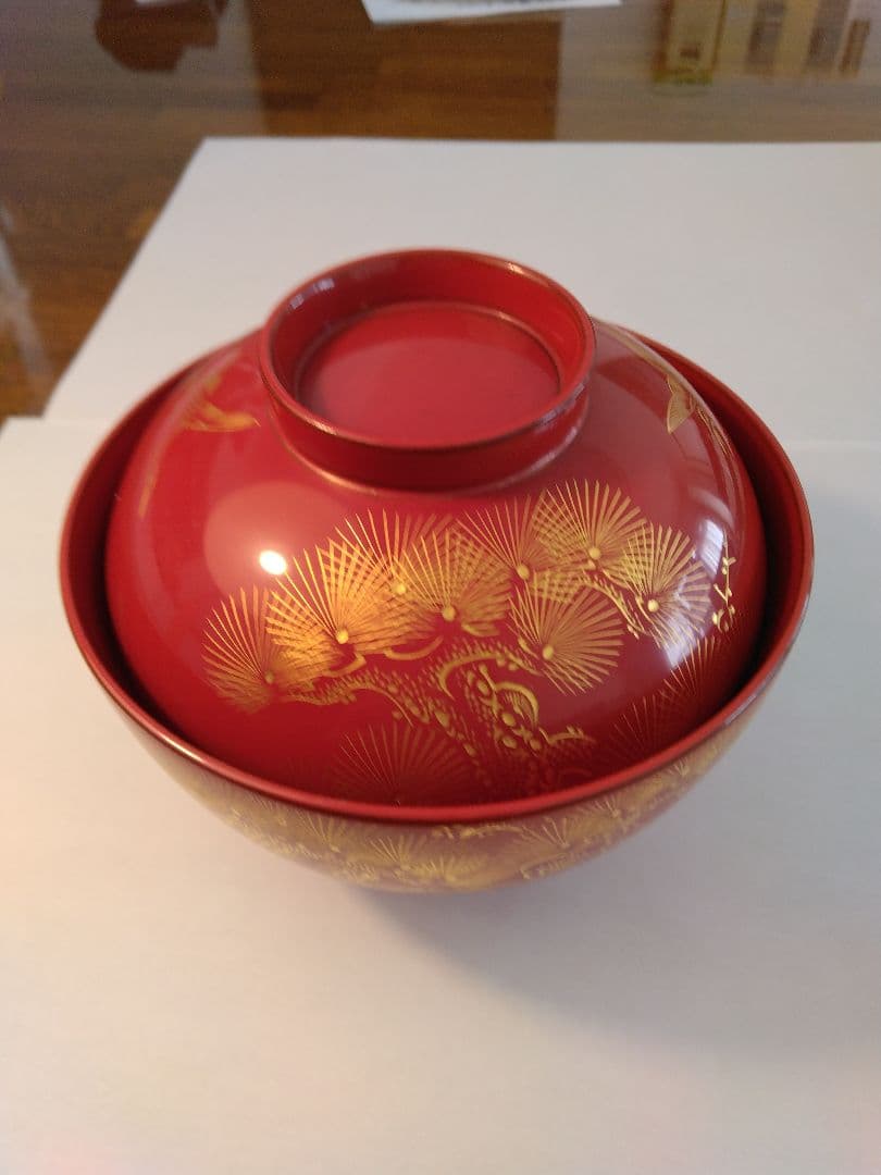 輪島塗赤い漆器 椀 金色の模様