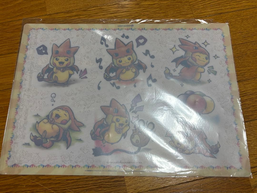 ポケモンセンター　メガリザードンポンチョ　ピカチュウ　クリアポスター