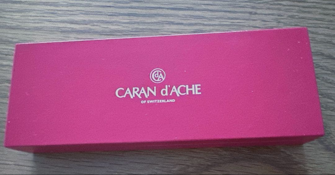 限定価格！CARAN d’ACHEカランダッシュゴールドボールペン