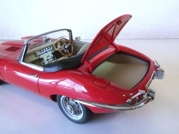 いたりあだいすきさん専用 AUTOart 1/18 ジャガー Eタイプ