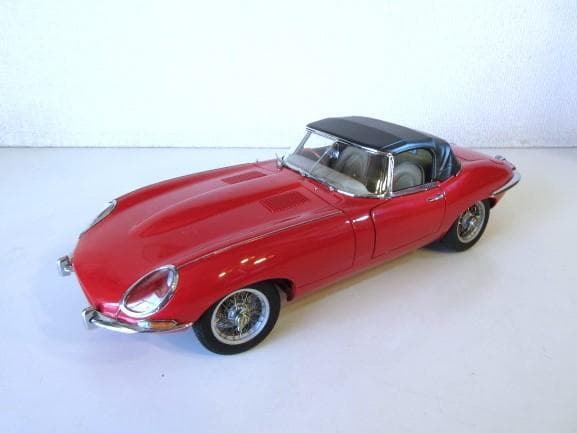 いたりあだいすきさん専用 AUTOart 1/18 ジャガー Eタイプ