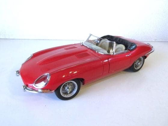 いたりあだいすきさん専用 AUTOart 1/18 ジャガー Eタイプ