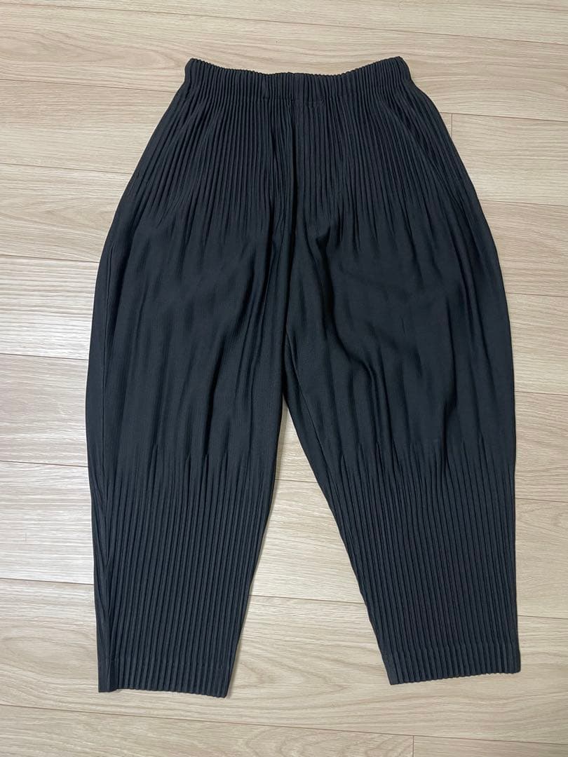 HOMME PLISSÉ ISSEY MIYAKE プリーツパンツ 黒
