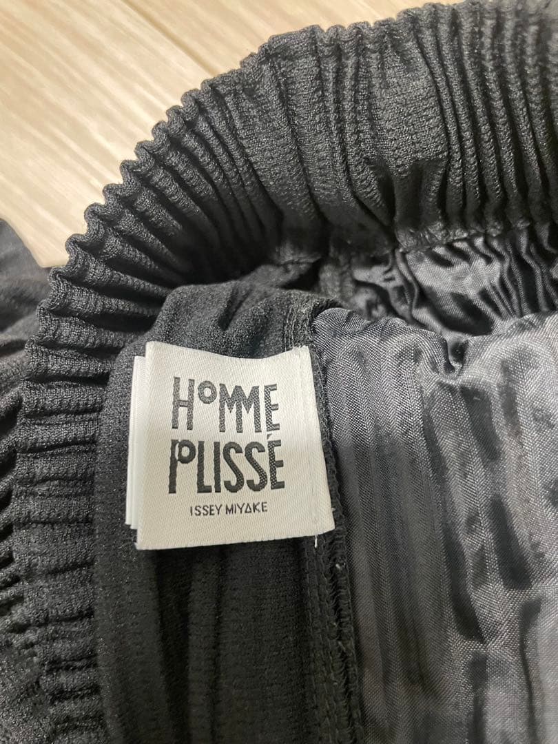 HOMME PLISSÉ ISSEY MIYAKE プリーツパンツ 黒