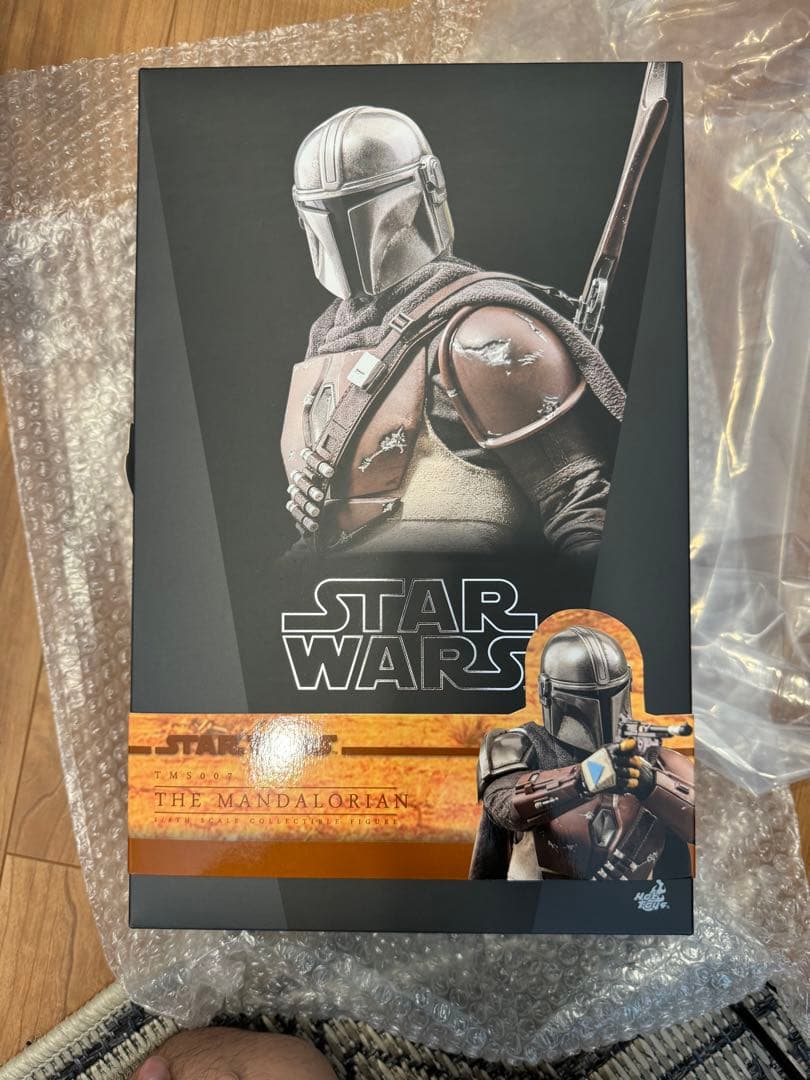 ホットトイズ　スターウォーズ　マンダロリアン Hot toys