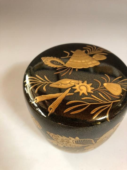 K678  配送料無料　金蒔絵棗　貝　松　木製　茶道具　漆器　内銀