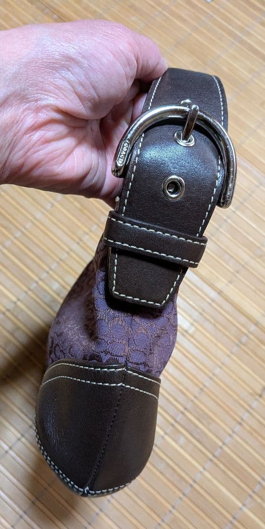 極美品！COACH ミニシグネチャーホーボーワンショルダーバッグ6351ボルドー