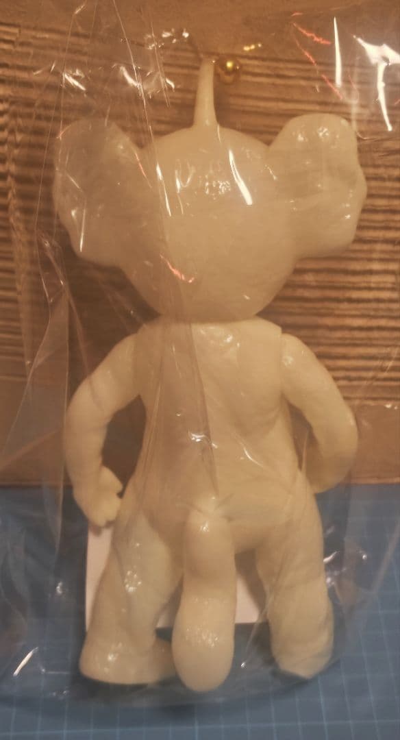 未使用　イヌクマ　スタンダード　ブースカ＆チャメゴン　蓄光タ　2体　未塗装 色紙