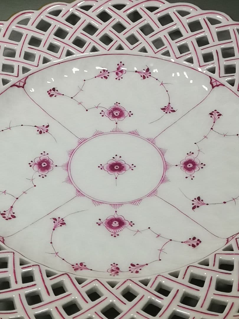 【Antique】ロイヤルコペンハーゲン　バーガンディ　オープンワーク　金彩付き