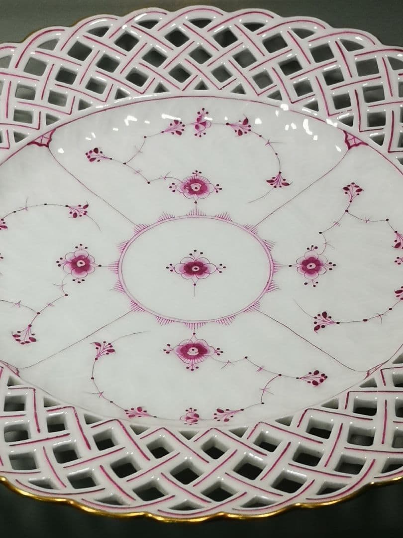 【Antique】ロイヤルコペンハーゲン　バーガンディ　オープンワーク　金彩付き